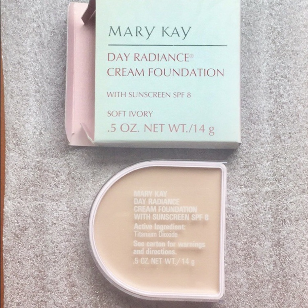 MARY KAY Day Radiance Cream Foundation